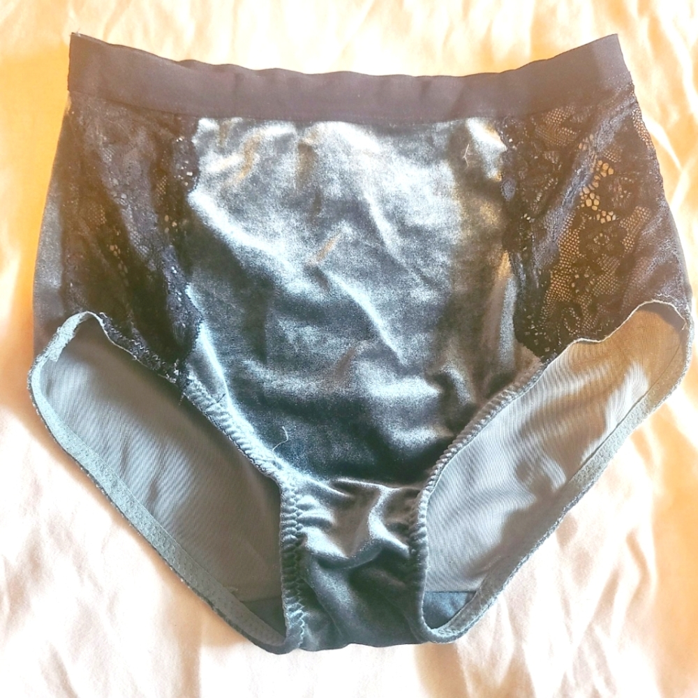 Marilyn Monroe velvet and lace panties